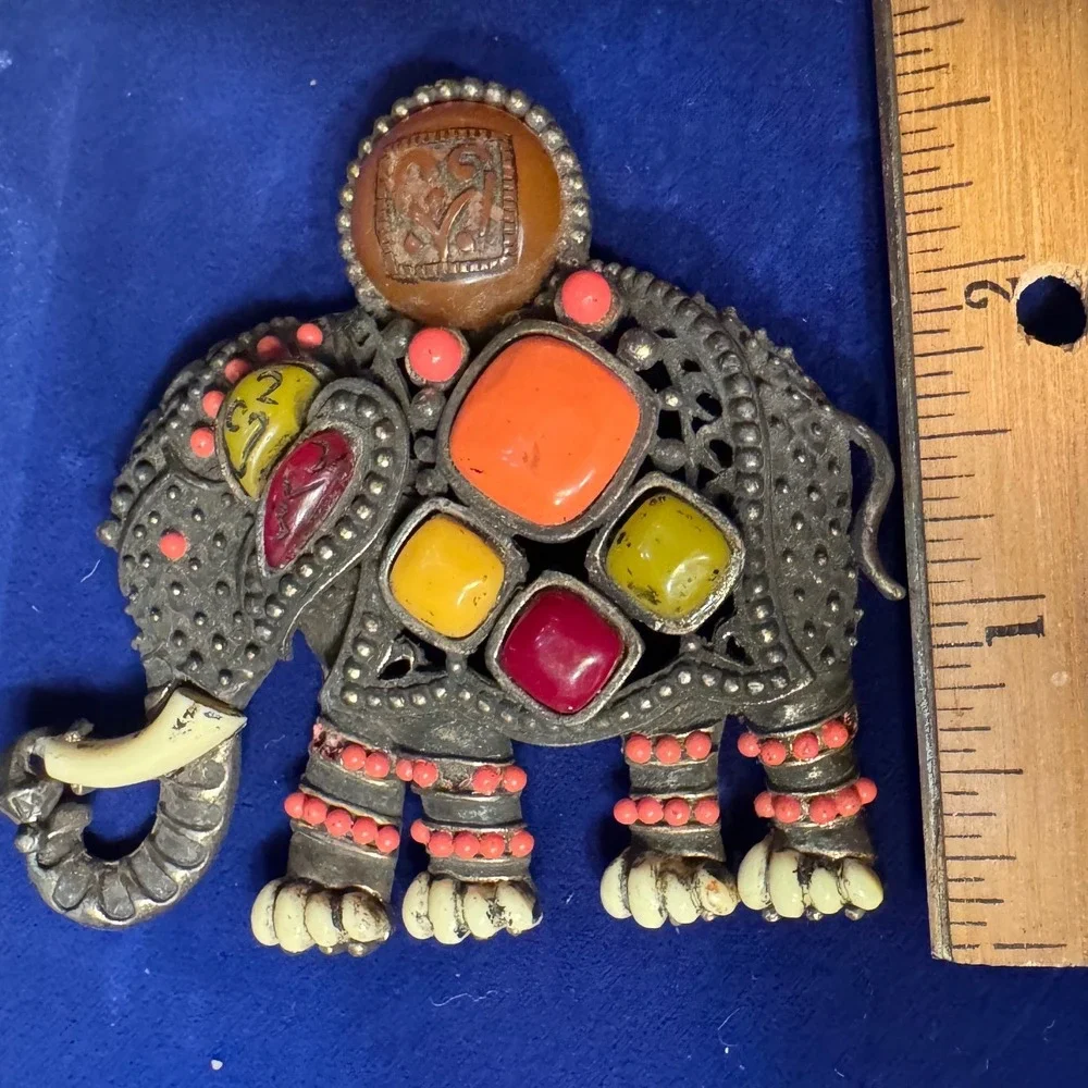 Vintage Unsigned Hattie Carnegie elephant, multicolored brooch 50 - 60's